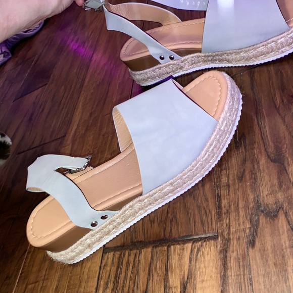 sandals - Picture 2 of 2